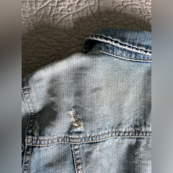 Cropped Light Denim American Eagle Jacket - Picture 7 of 7
